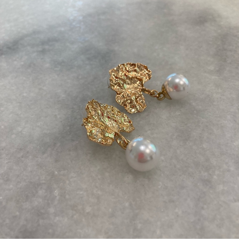 NEW Gold Ginkgo Leaf Pearl Drop Earrings - Picture 6 of 7